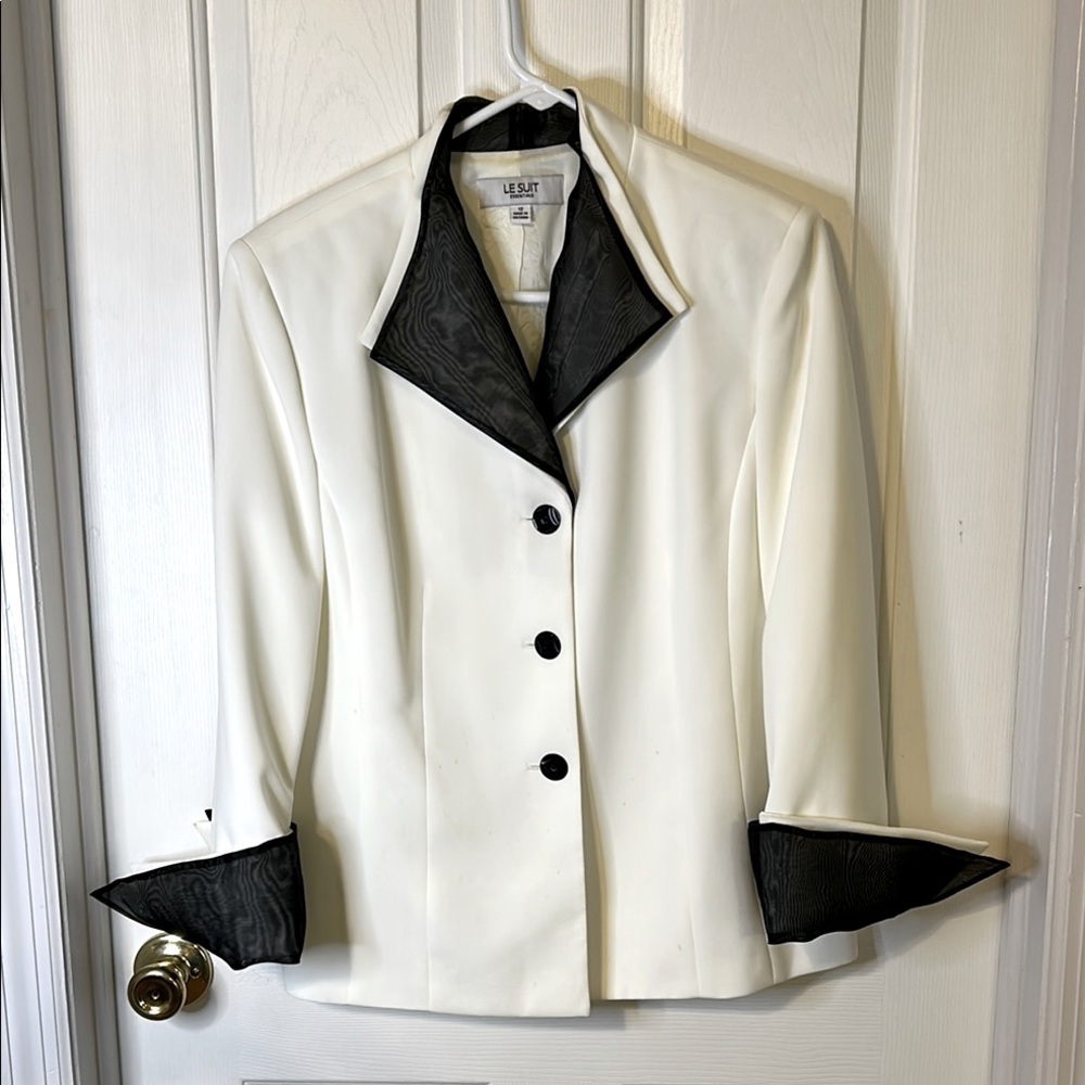 Le Suit essentials, Elegant White and Black Women's Jacket, size 12